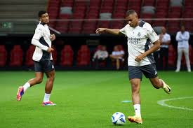 演着关键角 演着关键角